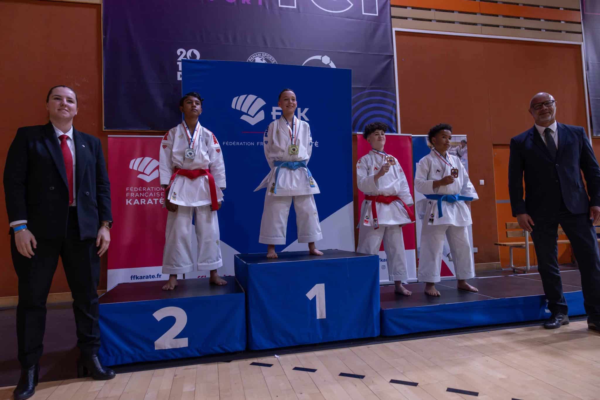 PODIUM SOUCROMONI