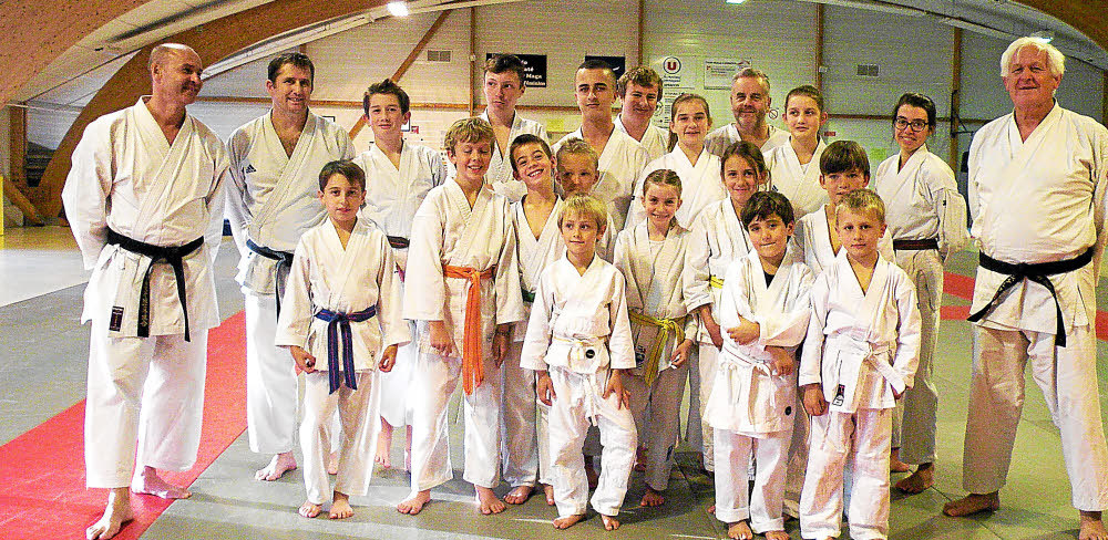 Edgar Lallali et Yannick Dréan (à gauche) avec leurs élèves