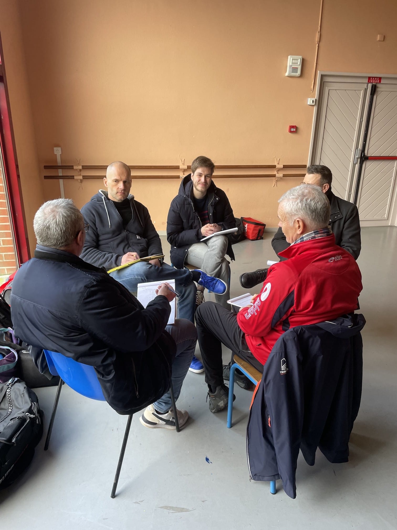 c27e03f7-6509-4793-ade2-888bf5f40726